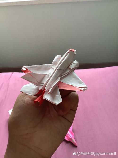 折一个战斗飞机:折一个战斗飞机的视频
