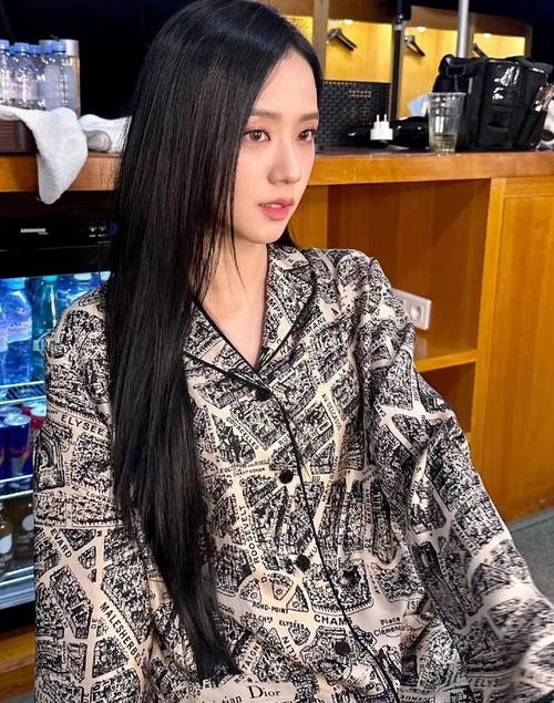 金智秀直拍巴黎慈善会,金智秀直拍巴黎慈善会视频