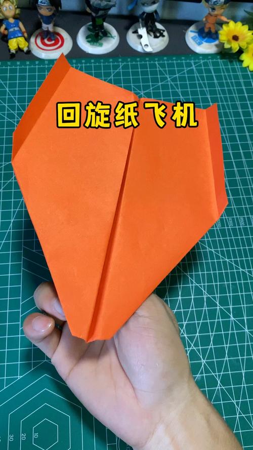 回旋纸飞机怎么折到车请故意,回旋纸飞机怎么叠叠的那个回旋纸飞机是到车请故意折的