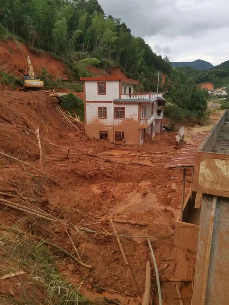 湖北宣恩县暴雨河堤附近房屋受灾,湖北宣恩县暴雨河堤附近房屋受灾了吗